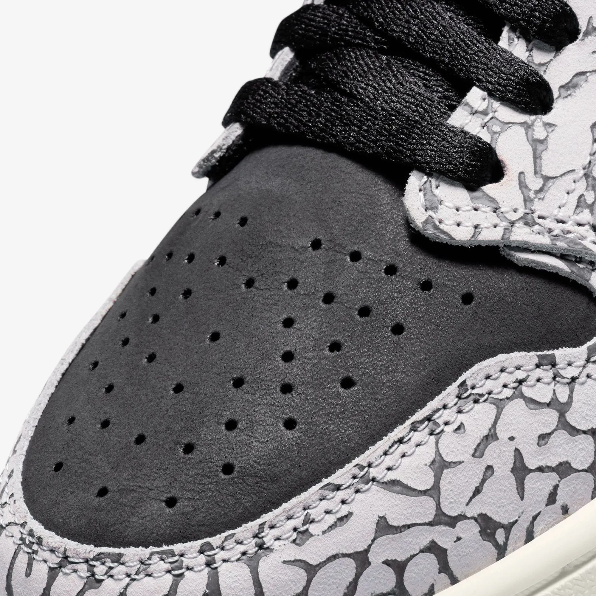 Jordan | WMN'S AIR JORDAN 1 LOW OG  { BLACK/MUSLIN-TECH GREY-WHITE