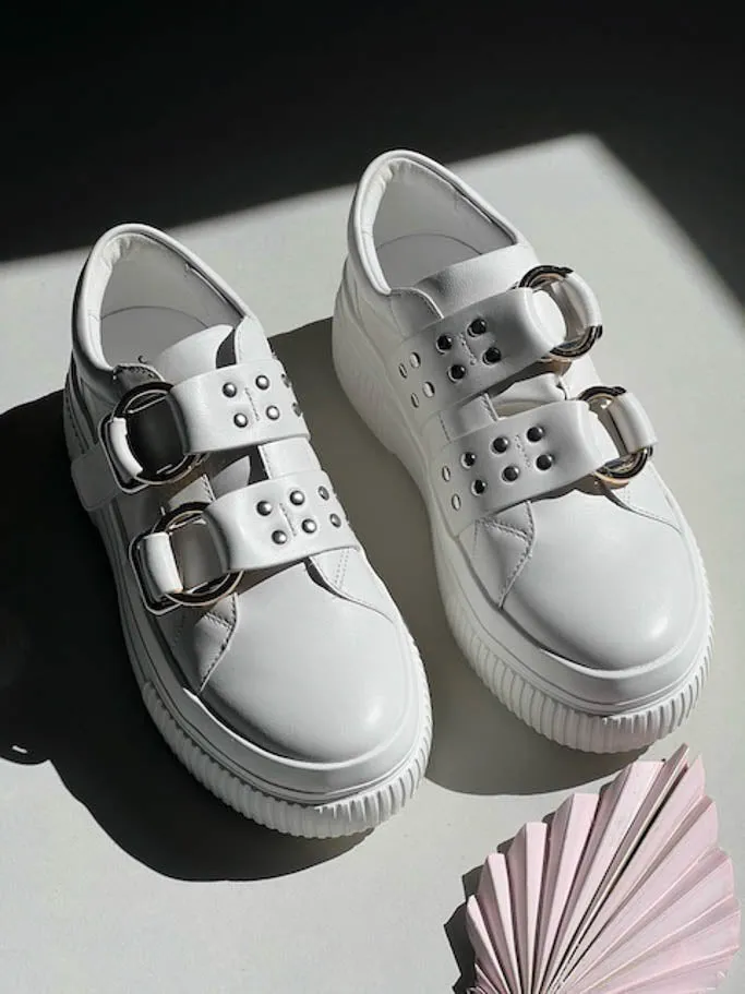 J/Slides - Waldo Sneakers - White