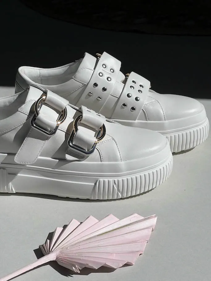 J/Slides - Waldo Sneakers - White
