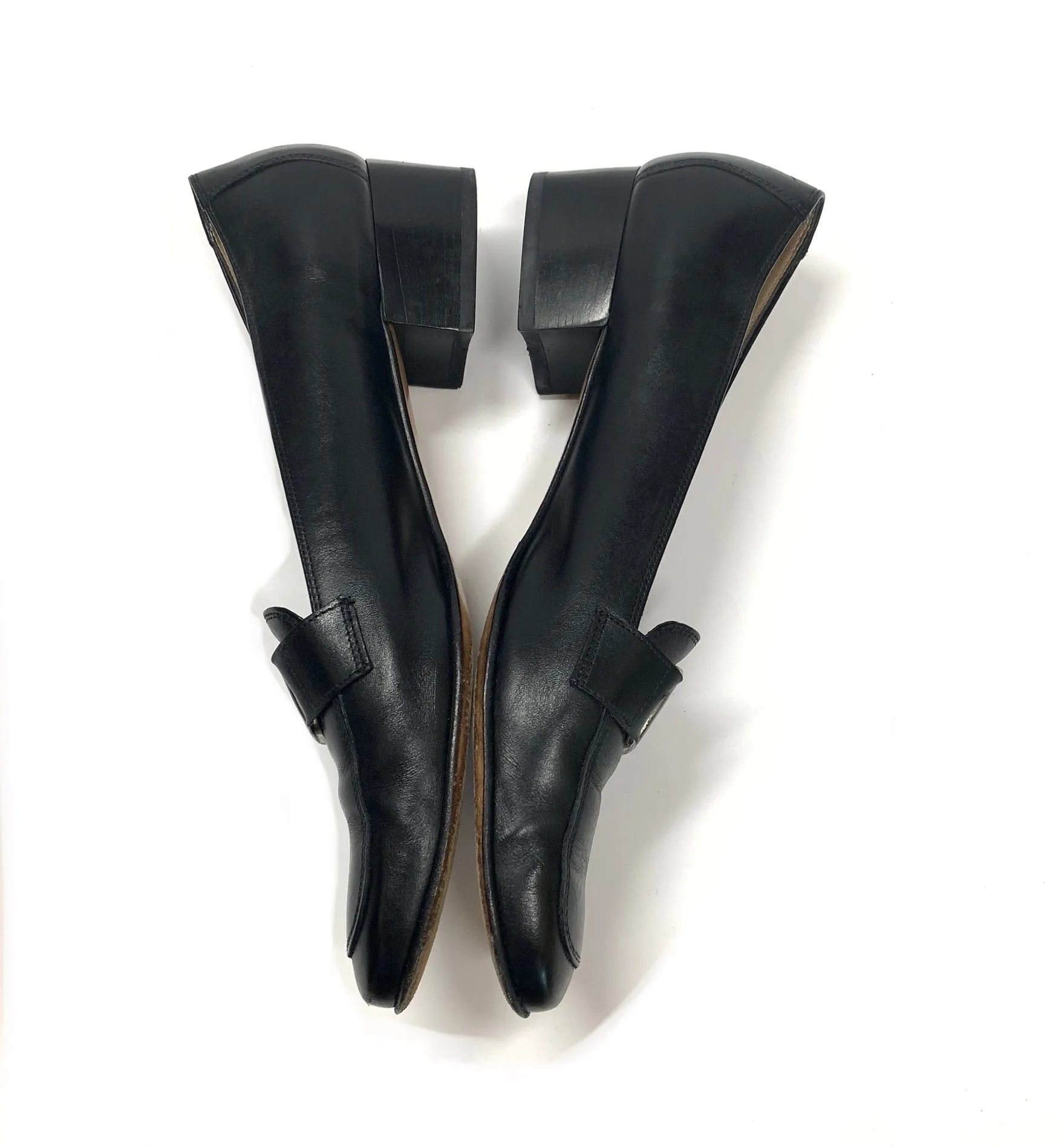 SALVATORE FERRAGAMO LEATHER PUMPS WITH SIGNATURE BUCKLE SIZE 8.5 2A