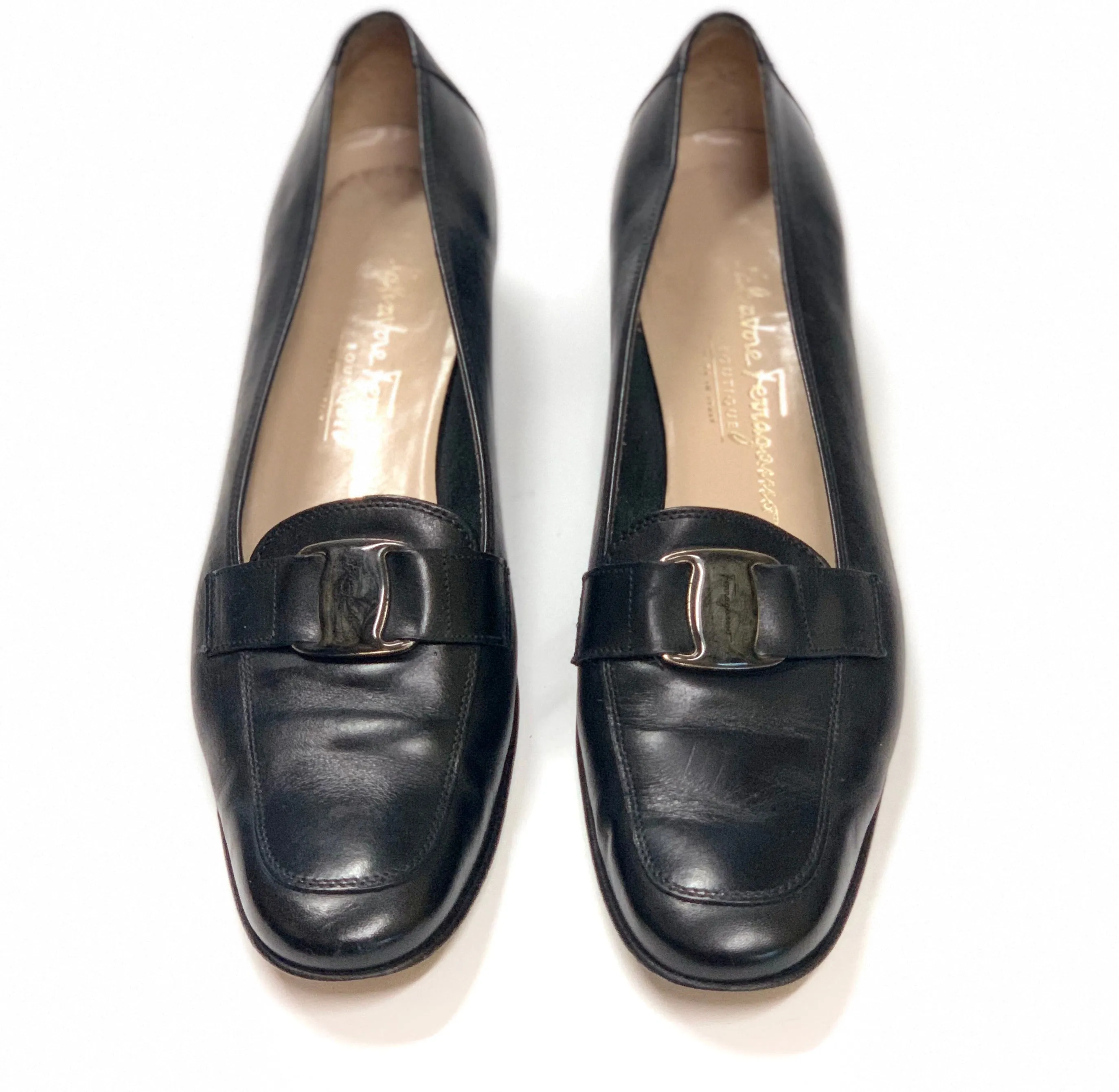 SALVATORE FERRAGAMO LEATHER PUMPS WITH SIGNATURE BUCKLE SIZE 8.5 2A