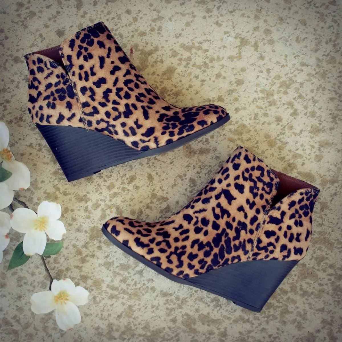 Women Winter Fashion Medium High Leopard Suede Wedge Boots